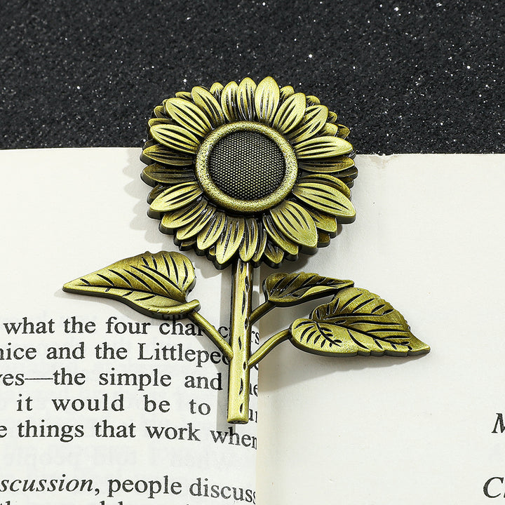 Antique-Style Bronze Insect Bookmark – Classic Metal Page Holder