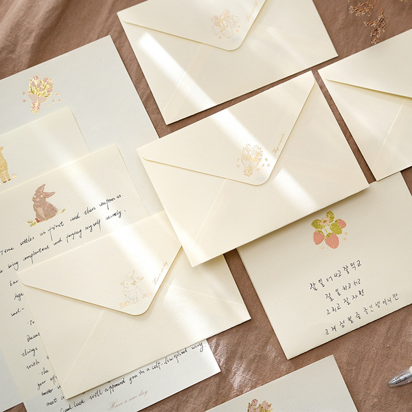 The Song of Wilderness Series Elegant Gold Design Suitable for Personalized Letters